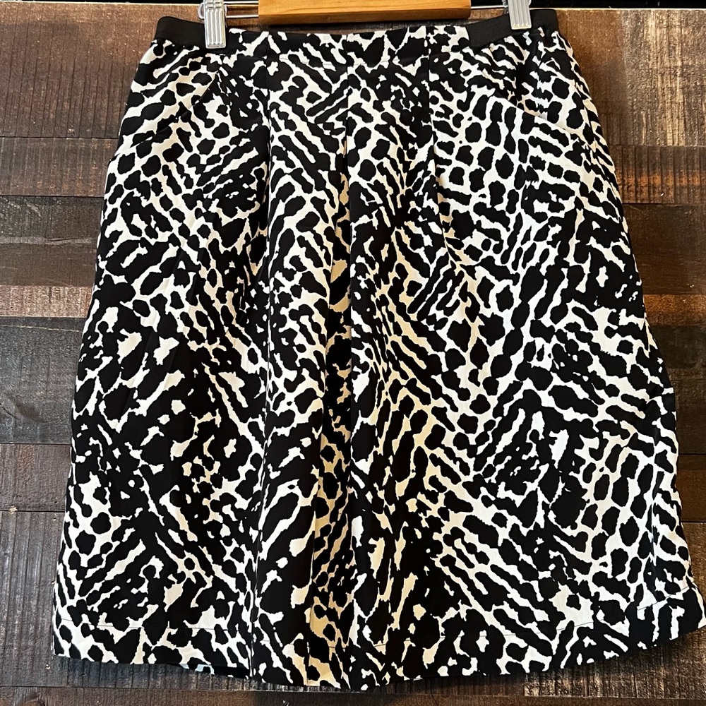Black and white pencil skirt